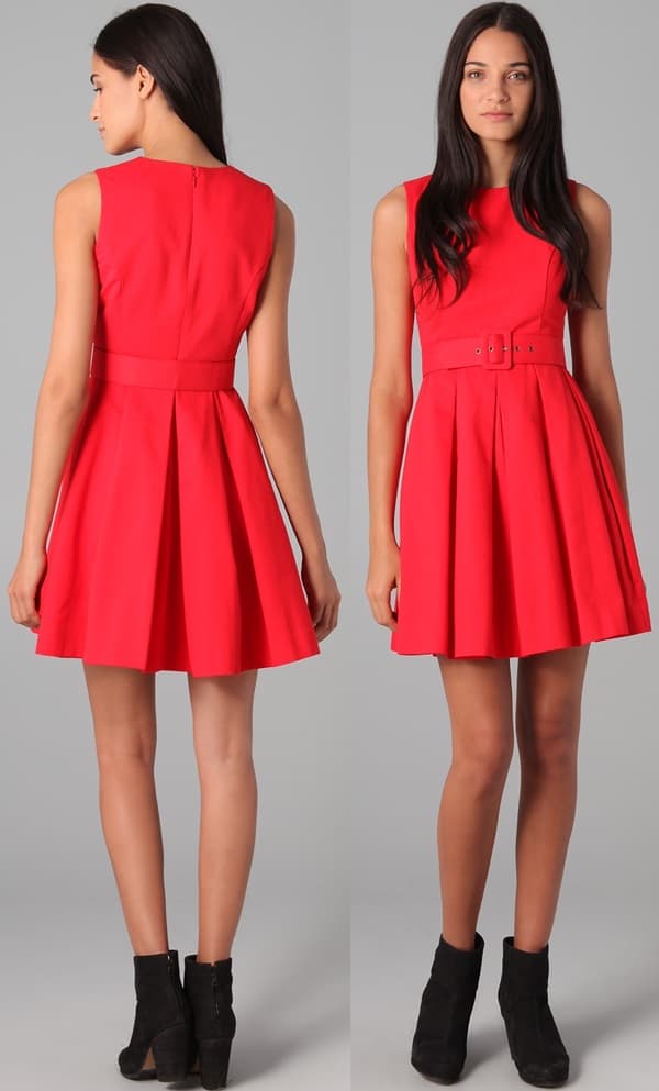 This scoop-neck cotton dress features a buckled belt and a pleated skirt