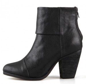 Rag & Bone's 'Newbury' Are Isla Fisher's Go-to Boots This Fall