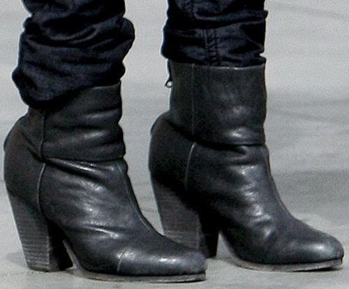 The Rag & Bone Newbury Are Isla Fisher's Go-to Boots This Fall