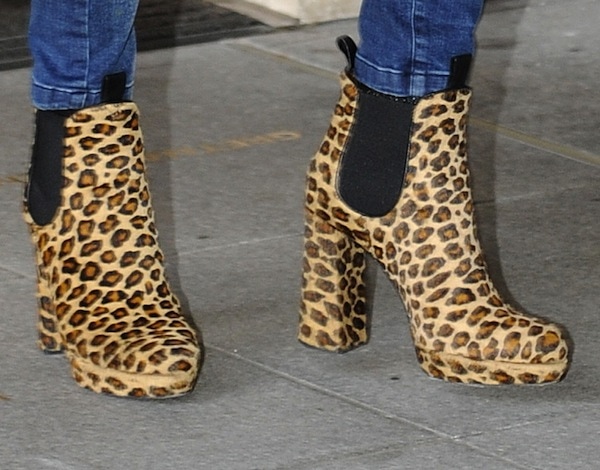 Fearne Cotton rocks leopard-print boots