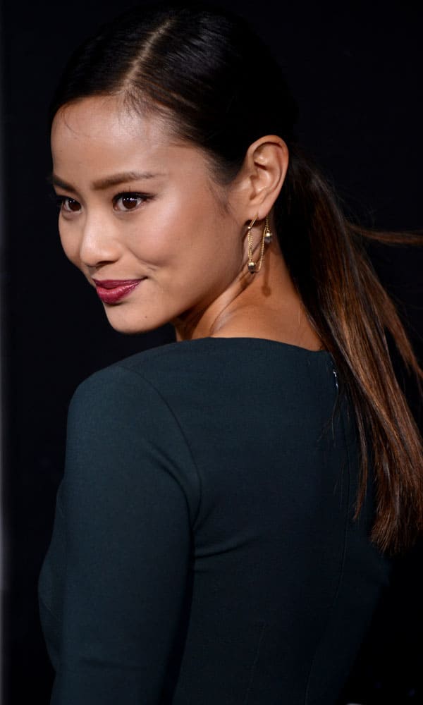 Jamie Chung's understated yet attention-grabbing look in a Cushnie et Ochs dress at the 'Gravity' premiere