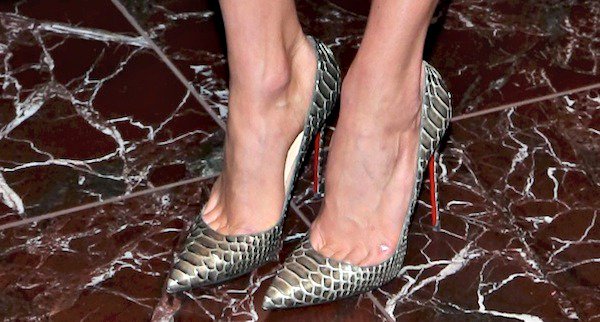 Karlie Kloss wearing "So Kate" python pumps from Christian Louboutin