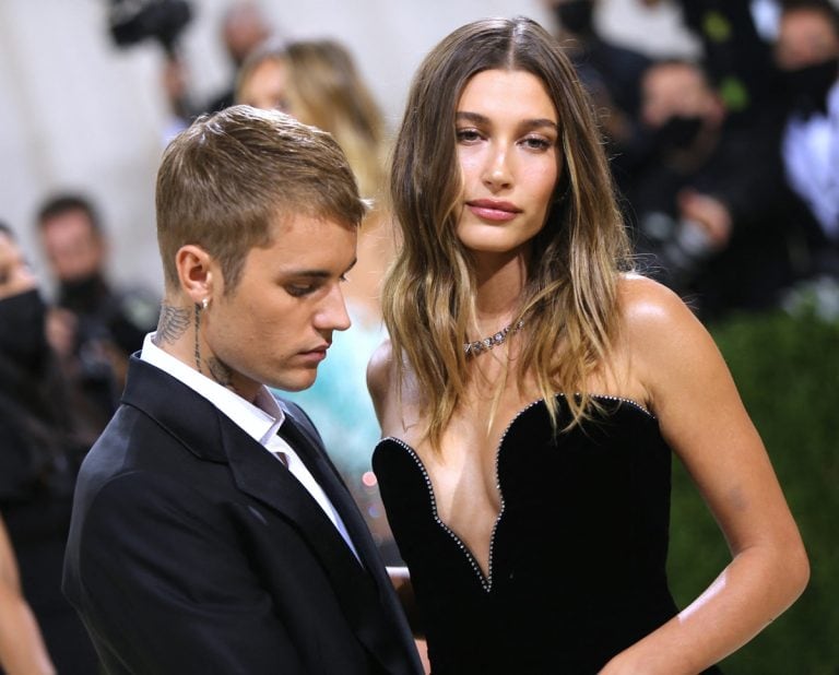 Height Comparison: Justin Bieber vs Hailey Baldwin and Selena Gomez ...