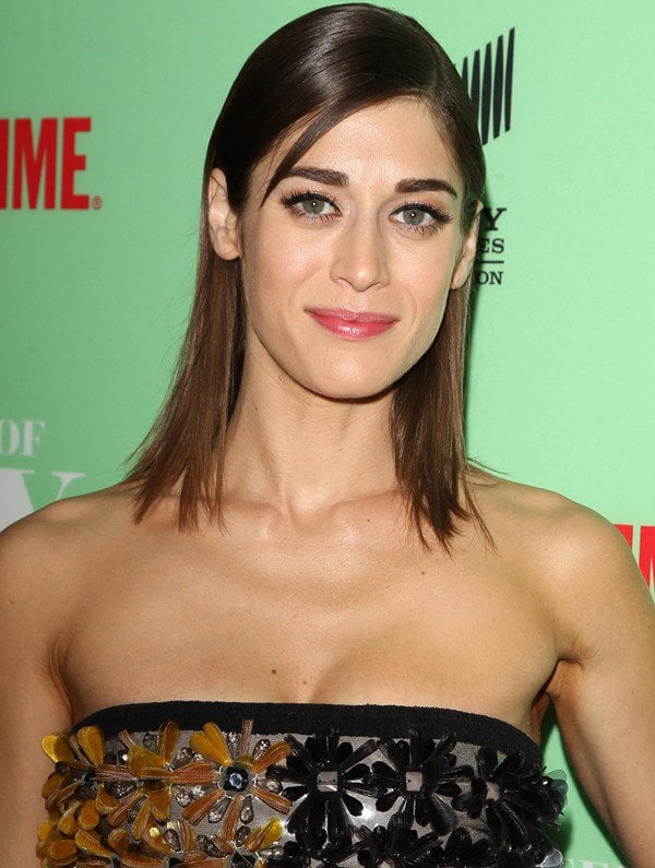 Master Of Sex Lizzy Caplan Reveals Cleavage With Perfectly Straight Hair Free Download Nude