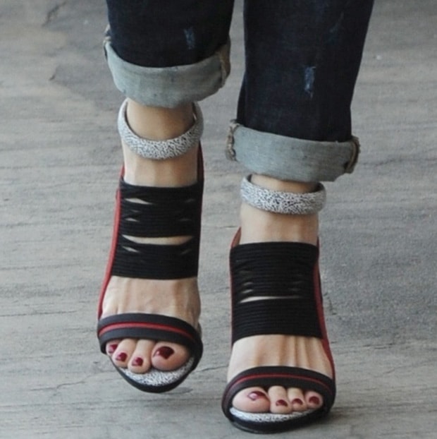 Gwen-Stefani-GX-Haru-sandals