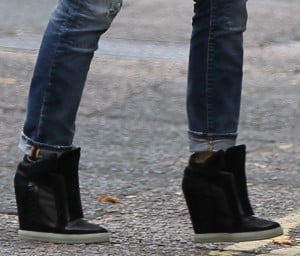 How to Wear Distressed Jeans with Wedge Sneakers Like Gwen Stefani