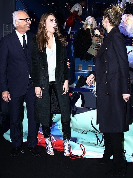 Cara Delevingne and Kate Moss in awe of Printemps' holiday window designed by Burberry