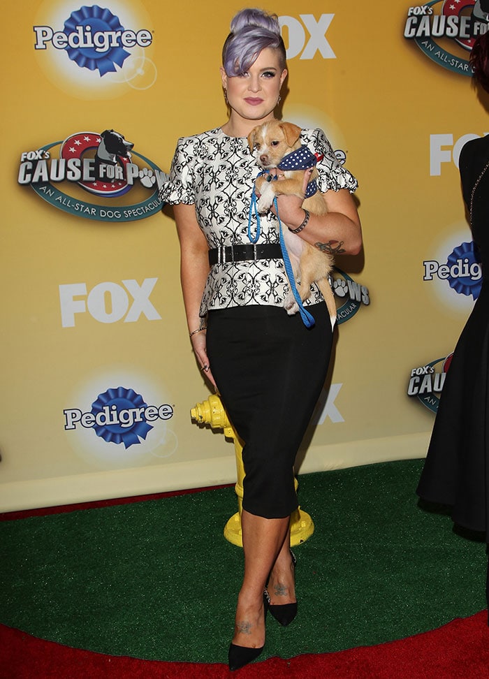 Kelly Osbourne in an elegant monochrome outfit, which included a belted patterned top and a pencil skirt that fell just below her knees