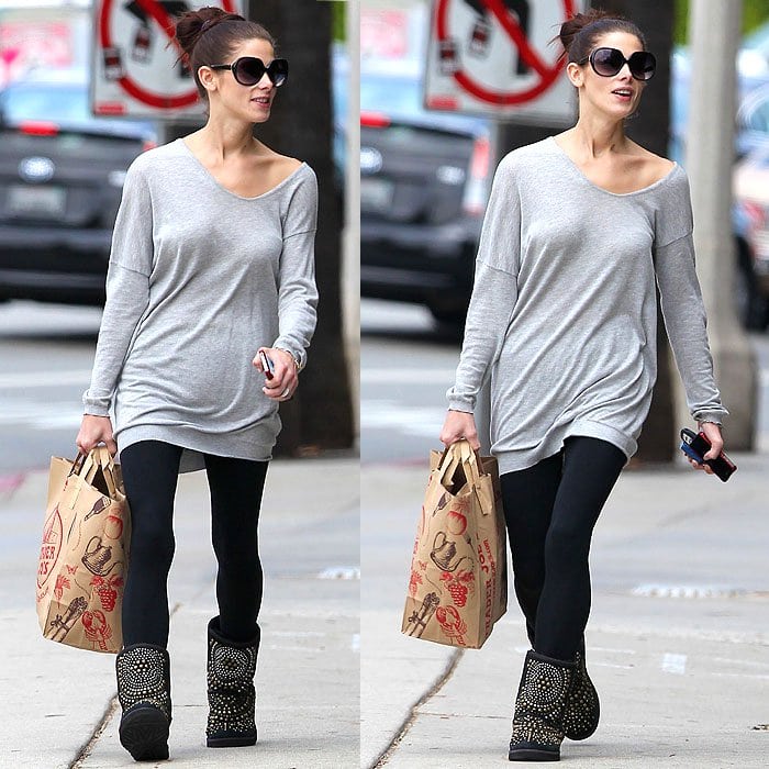 How to Wear Uggs With Yoga Pants and Leggings: 13 Chic Outfits