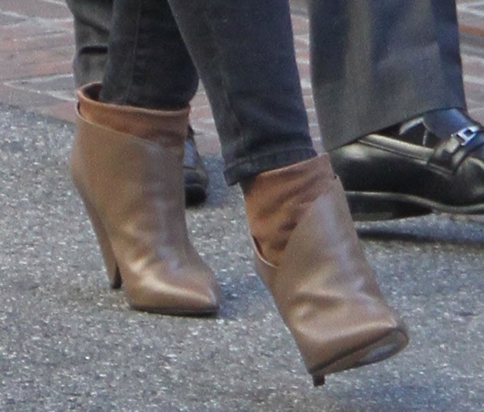 Hilary Duff Rocks Cone-Heel Booties With Dark Skinny Jeans