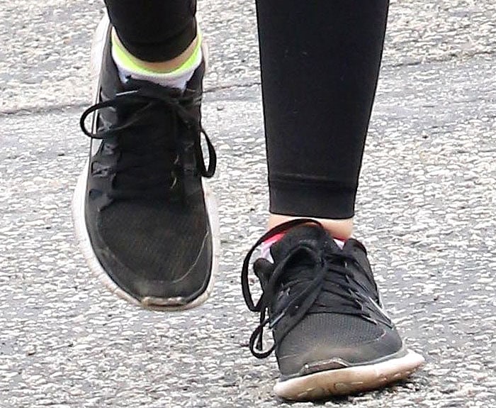 Miley Cyrus Goes Hiking Nike Free 5.0. Shoes Leggings