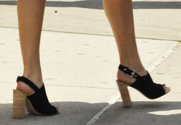 Jennifer Lawrence's cork sandals by Gianvito Rossi