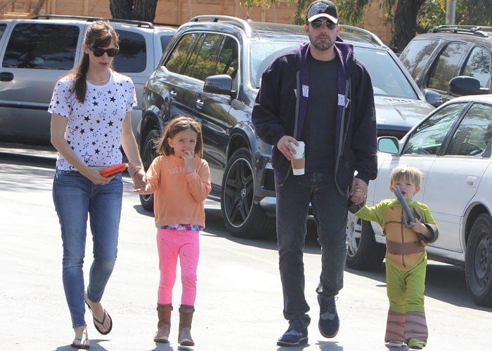 Ben Affleck and Jennifer Garner take their children to the Farmers Market