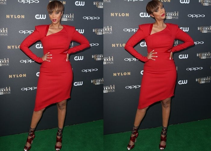 Tyra Banks poses and shows off her blunt bob on the green carpet