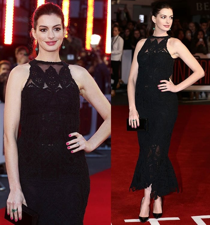 Anne Hathaway poses on the red carpet of "The Intern" premiere