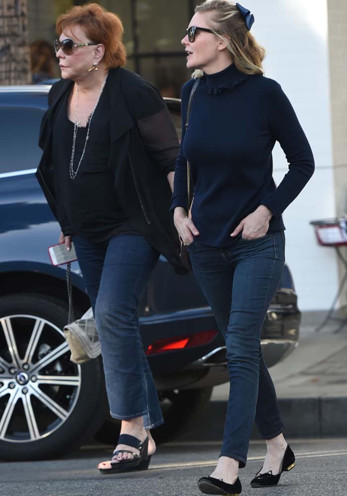 Kirsten Dunst and her mother Inez Rupprecht have lunch at Joan's on Third