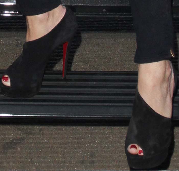 Jessica Simpson's feet in Christian Louboutin sandals