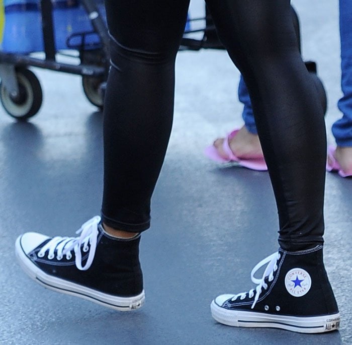 converse high tops with leggings