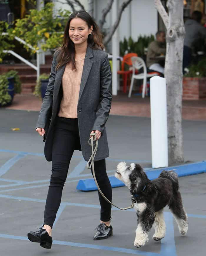 Walking her dog, Jamie Chung pairs a knitted top and skinny jeans with a chic leather-sleeved blazer and sleek leather oxfords