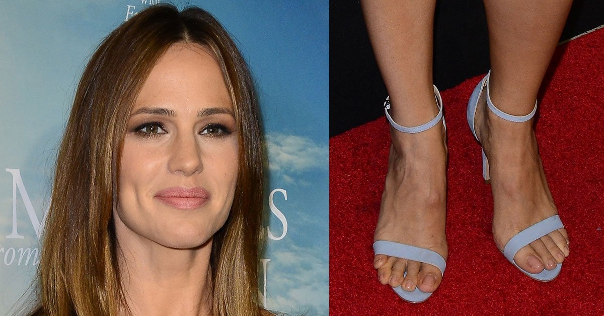 1200px x 627px - Jennifer Garner's Overhanging Toes and Overlapping Pinky Toe