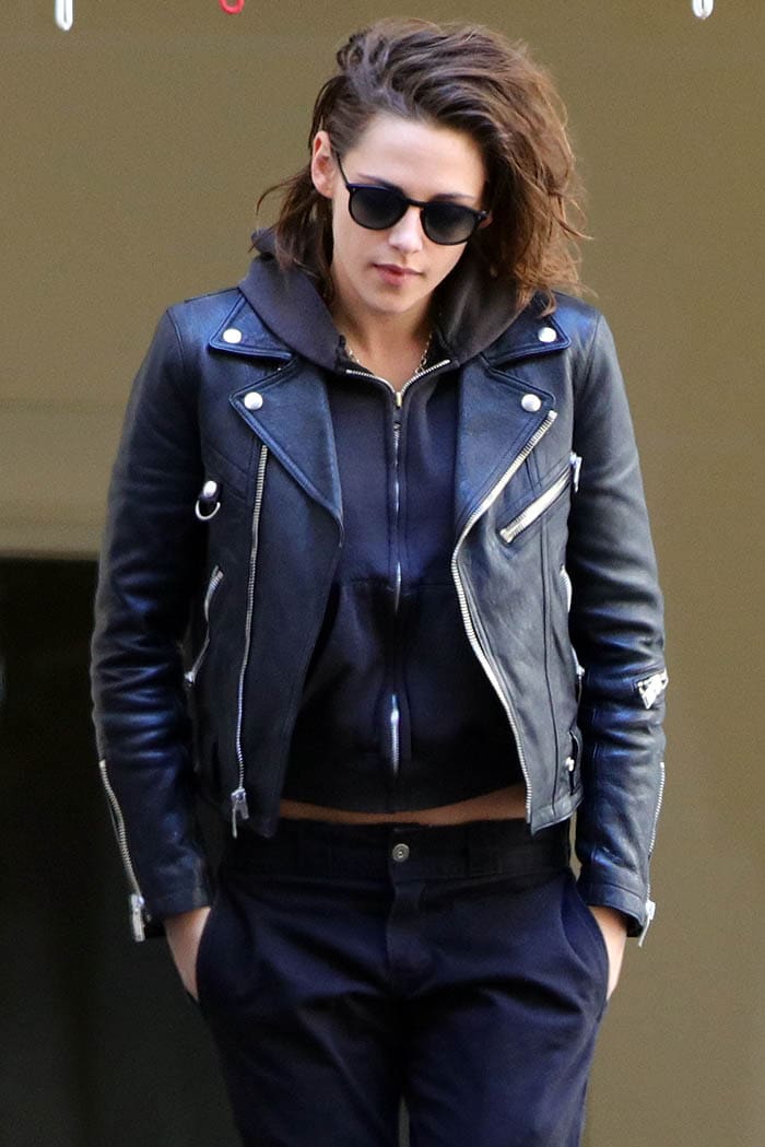 [Image: Kristen-Stewart-girlfriend-Soko-leather-jacket-2.jpg]