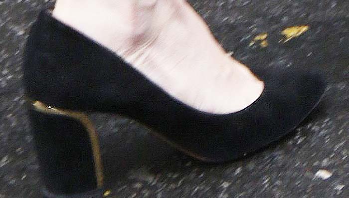 Diane Kruger's feet in black suede Chloé pumps