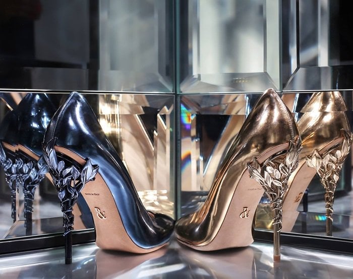 Ellie gives us a closer look at the viral @LOEWE rose heels. 🥀 #styl... |  TikTok