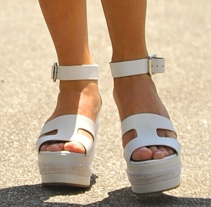 Reese Witherspoon At Spa in Hermes 'Ilana' Sandals