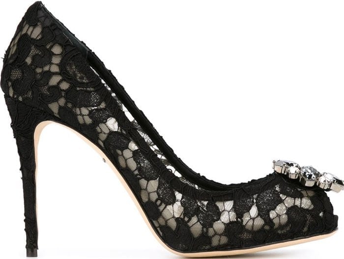 Mindy Kaling Makes Us Laugh in Dolce & Gabbana Lace Pumps