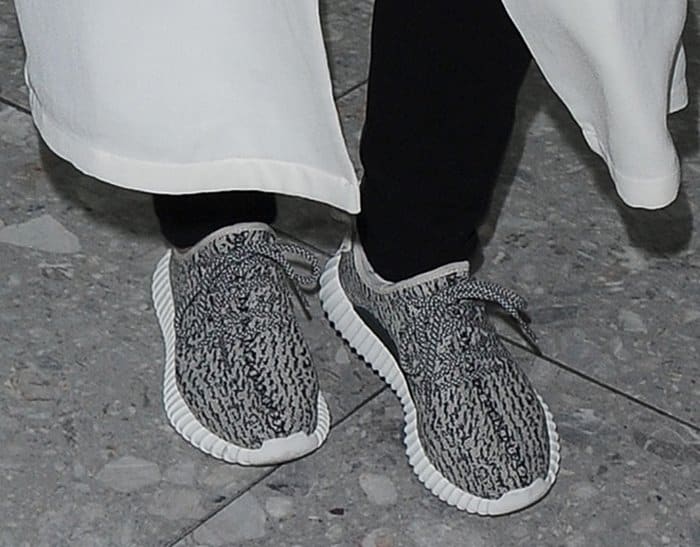 How to Tell Real Yeezys: Ways to Yeezy Shoes