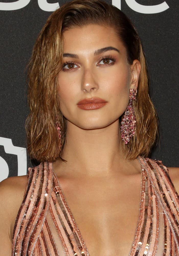 Hailey Baldwin copied Kim Kardashian's wet hair look at the InStyle and Warner Bros. Pictures 2017 Golden Globes after-party