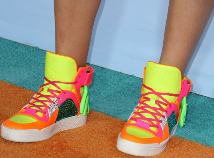 Jojo Siwa wearing multicolored sneakers at the 2017 Kids' Choice Awards