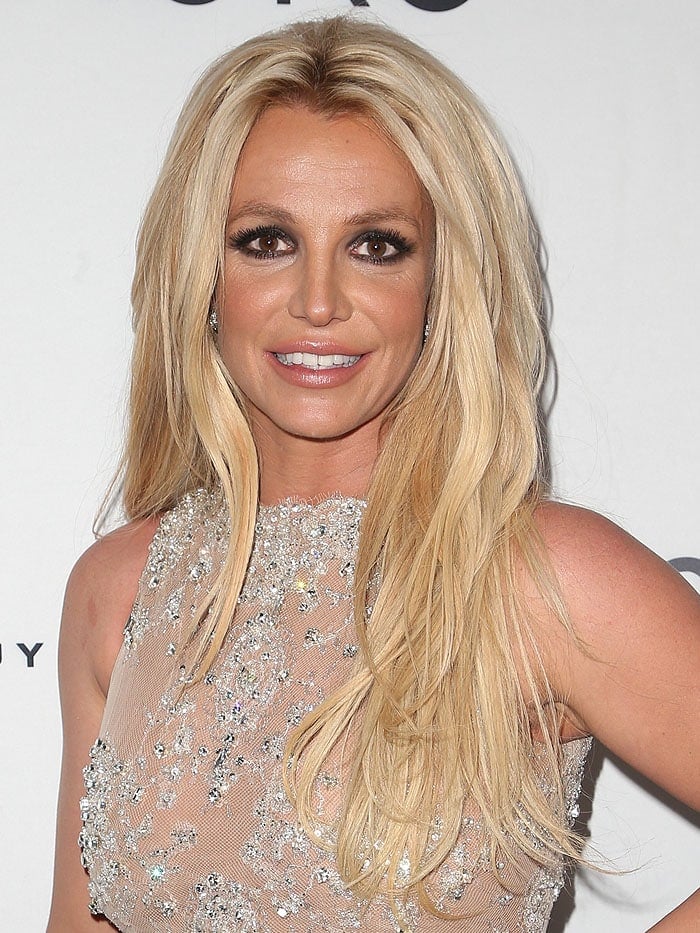 Britney Spears' Sandals Slip Off Her Feet: Suffers Major Toe Overhang