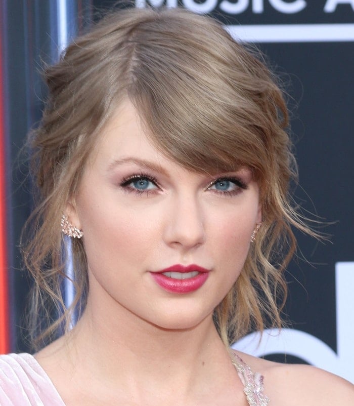Taylor Swift Surprises At Billboard Music Awards In Rose Colored Gown