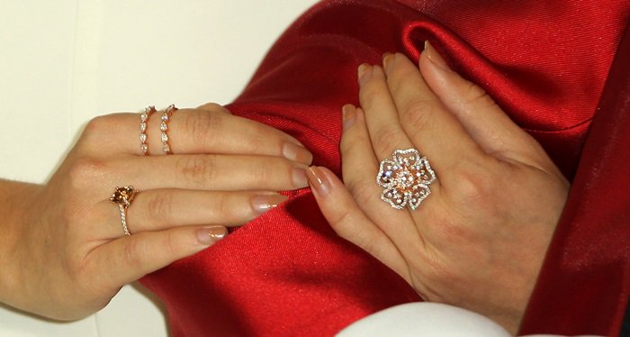 Sarah Hyland's Kallati and Djula diamond rings