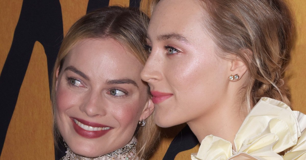 Margot Robbie Joins Saoirse Ronan at Mary Queen of Scots Premiere