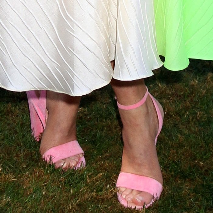 Emily Blunt S Pretty Feet In Pink Crawford Sandals By Brian Atwood