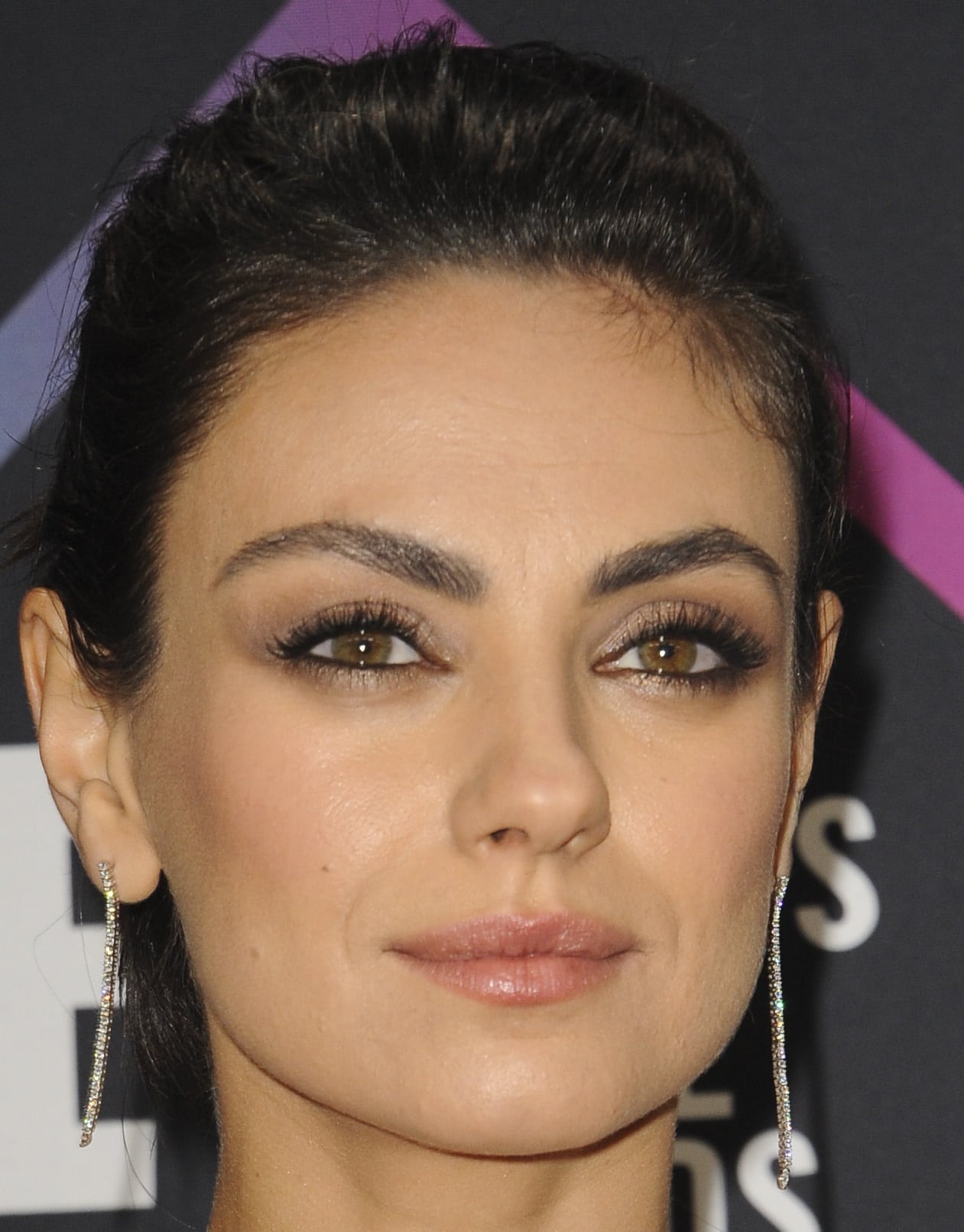 Does Mila Kunis Have Different Colored Eyes? Heterochromia ...
