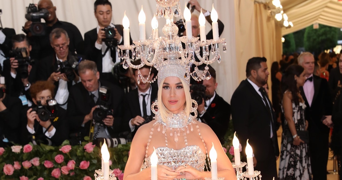 Katy Perry Lights Up Met Gala With 40-Pound Chandelier