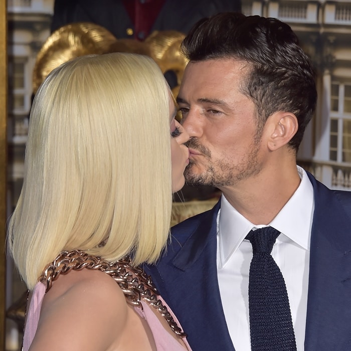 Katy Perry and Orlando Bloom trying to kiss