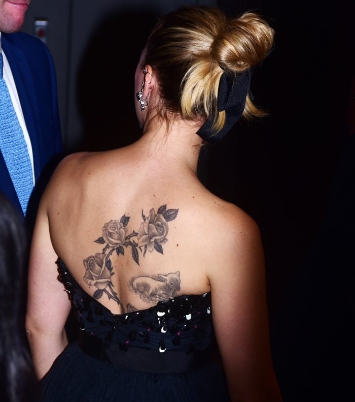 Scarlett Johansson tattoo in black-and-white of a branch of roses on the right side of her back