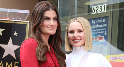 Frozen 2 Co Stars Idina Menzel And Kristen Bell Receive Hollywood