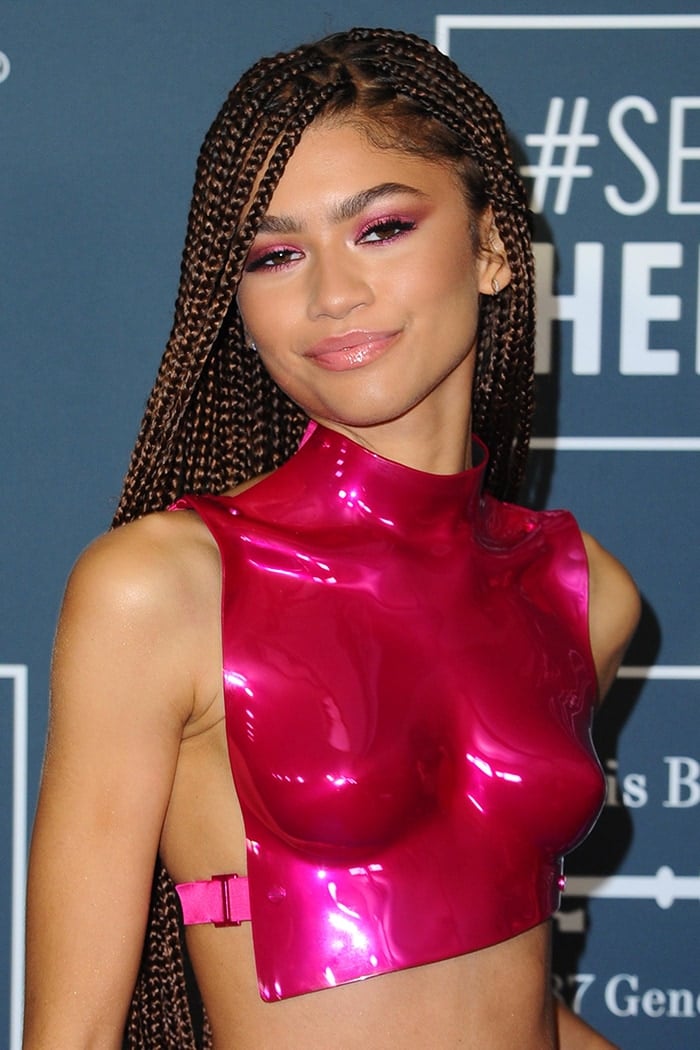 Zendaya Wears Hot Pink Breastplate Top To Critics Choice 33040 | Hot ...