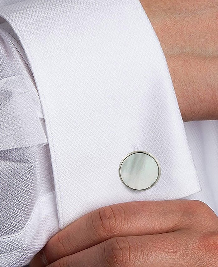 Finish your dress shirt with round mother-of-pearl cuff links
