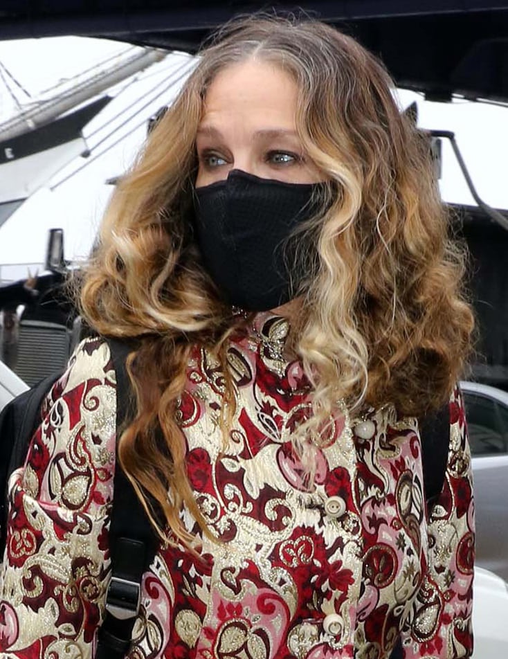 Sarah Jessica Parker wears her natural long curly tresses down