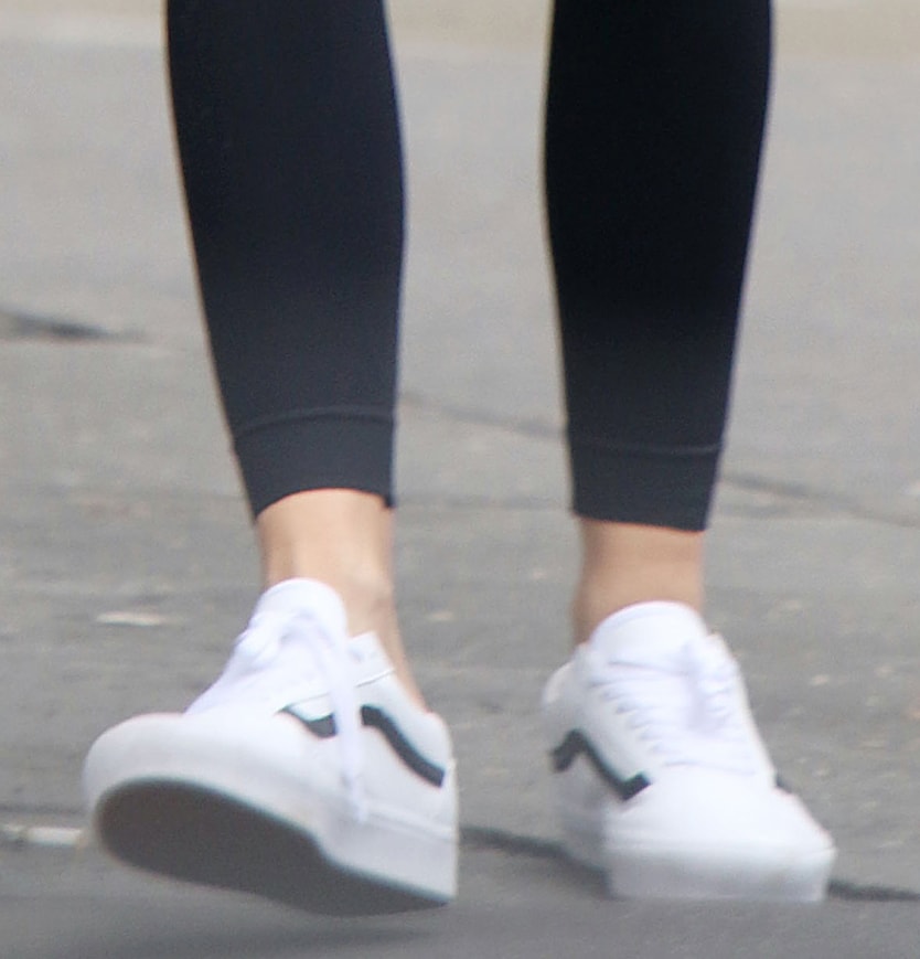 Emily Ratajkowski completes her casual outfit with Vans Old Skool shoes