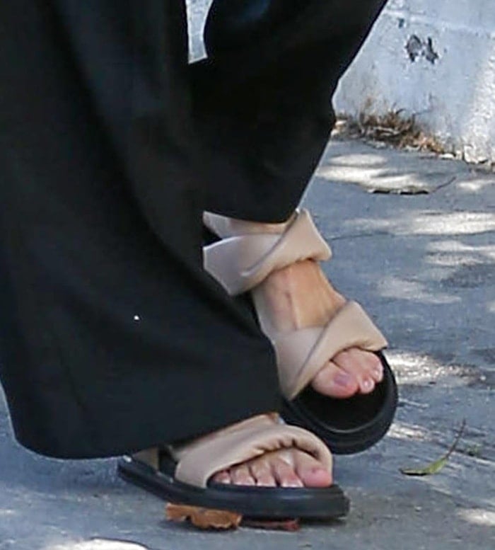 Kendall Jenner embraces the ugly sandal trend with Alias Mae Paris slides