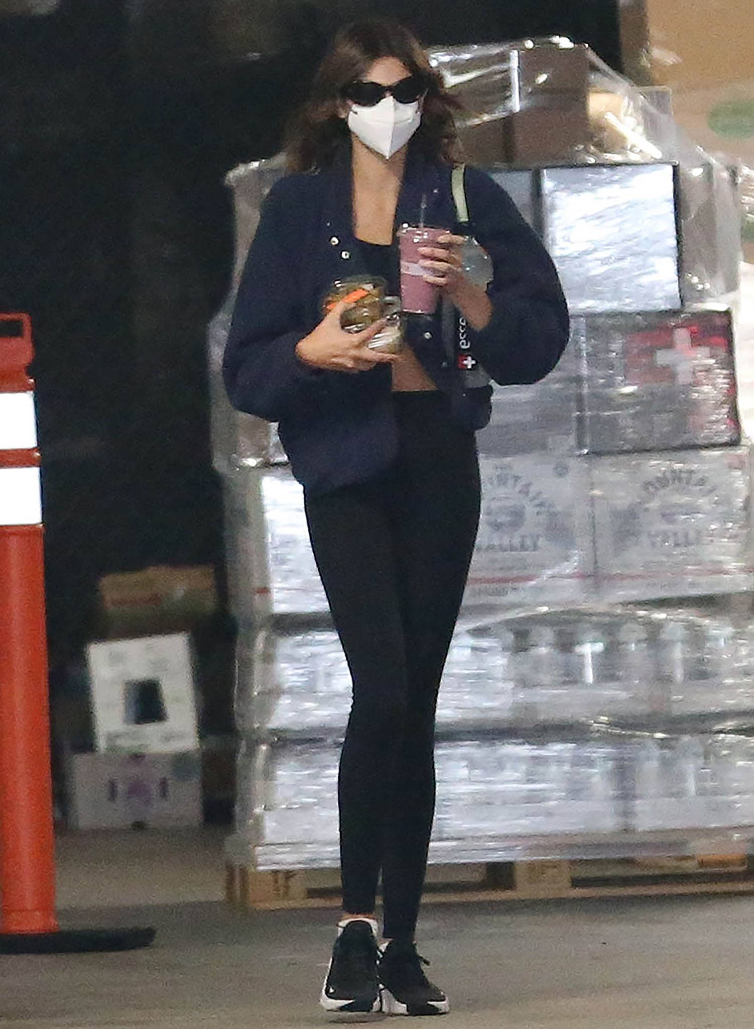 Kaia Gerber Picks Up Whole Foods Snacks in Alo Lounge Leggings and Nike ...