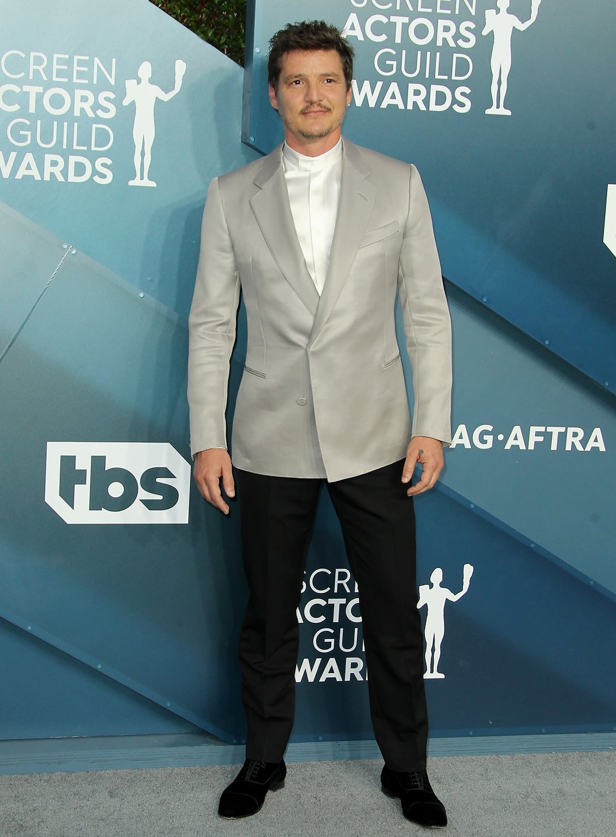 Pedro Pascal in an Alfred Dunhill suit and Christian Louboutin shoes at the 26th Annual Screen Actors Guild Awards