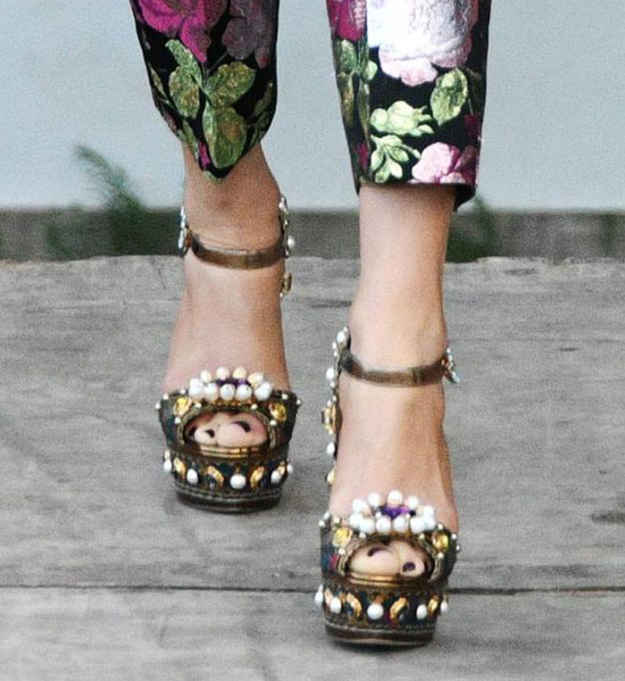 Jennifer Lopez ties her regal look together by showing off her feet in Dolce & Gabbana embellished platform sandals